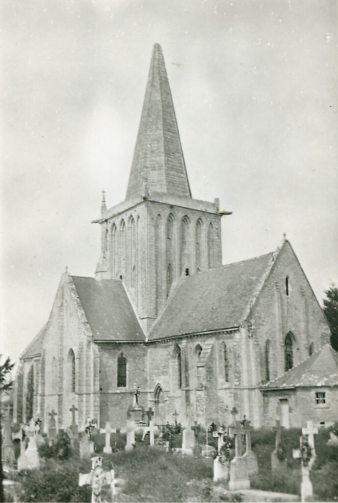 Le clocher apr&egrave;s la temp&ecirc;te de d&eacute;cembre 1940