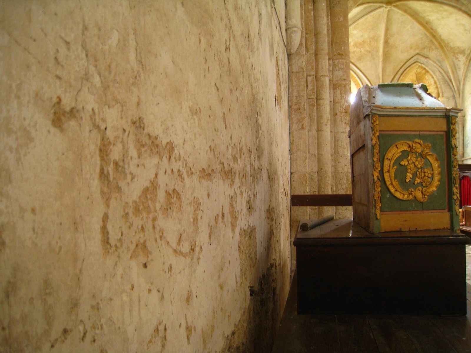 Murs int&eacute;rieurs avant restauration