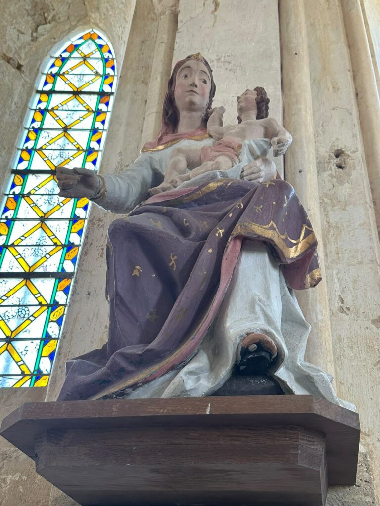 Statue de la Vierge &agrave; l'Enfant